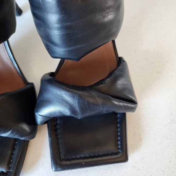 Alohas Sandals "LIKE NEW" - Picture 2 of 16